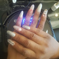 Buff Nail Bar - 3d nail design and gel fill ins.