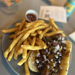 Mazama Brewing - Chilli cheese dog special