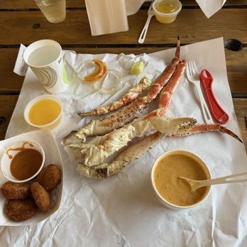 Tracy's King Crab Shack - Combo #1: crab cakes in lower left, butter, crab bisque, reeling crab legs. - Bars Near Me - Juneau, Alaska Tracy's King Crab Shack - Combo #1: crab cakes in lower left, butter, crab bisque, reeling crab legs. - Bars Near Me - Juneau, Alaska