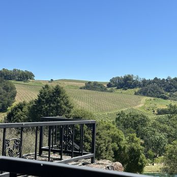 Chalk Hill Estate Vineyards - Stunning views - Wine Tasting Room Near Me - Healdsburg, California Chalk Hill Estate Vineyards - Stunning views - Wine Tasting Room Near Me - Healdsburg, California