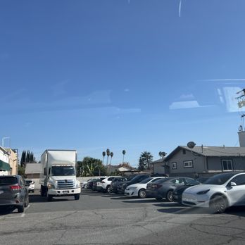 Kim Ky Noodle House - parking lot full of cars @ 11:30am on Friday. - Chinese Near Me - San Gabriel, California
