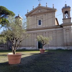 Giardino degli Aranci - Very quiet in this small, walled garden. A nice retreat from city noise.