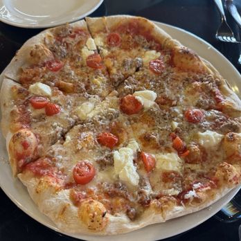 Andele Restaurant - Pizza with sausage & goat cheese! Think crust cooked light just as we requested! - Mexican Near Me - Mesilla, New Mexico Andele Restaurant - Pizza with sausage & goat cheese! Think crust cooked light just as we requested! - Mexican Near Me - Mesilla, New Mexico