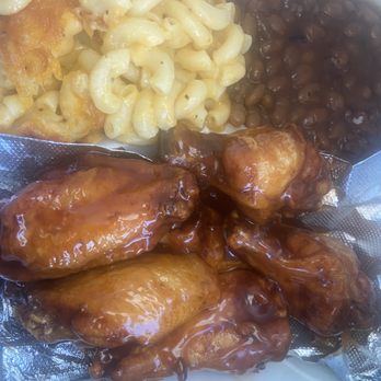 Shell's Kitchen - Hot honey wings, Mac, and beans with ground turkey - Food Trucks Near Me Shell's Kitchen - Hot honey wings, Mac, and beans with ground turkey - Food Trucks Near Me