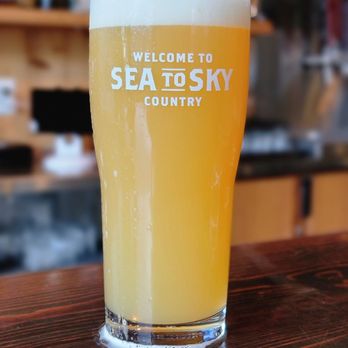 Howe Sound Inn & Brewing Co. - Hazy Daze N.E. IPA - Brewpubs Near Me - Squamish, British Columbia