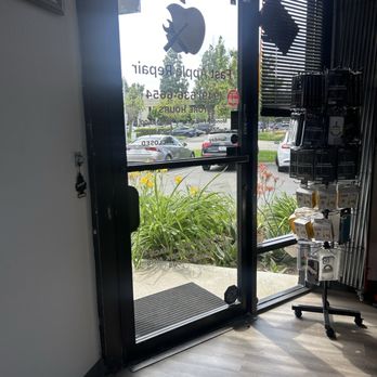 Fast Apple & PC Repair - Front door - IT Services & Computer Repair Near Me - Irvine, California Fast Apple & PC Repair - Front door - IT Services & Computer Repair Near Me - Irvine, California