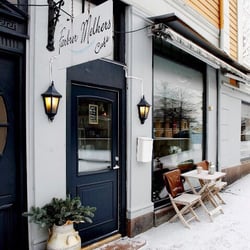 Farbror Melkers Café - Like koselig inne som det ser ut som utenfra