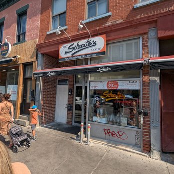 Schwartz's - Skip the line and go to their annex for takeout - Delis Near Me - Montreal, Quebec