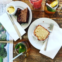 Boston Tea Party - Earl grey tea, mango raspberry smoothie, earl grey cake, line cake. Yum.