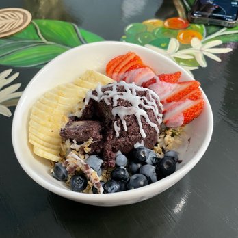 Cafe Villamor - Stairway to heaven acai bowl - Coffee & Tea Near Me - Honolulu, Hawaii