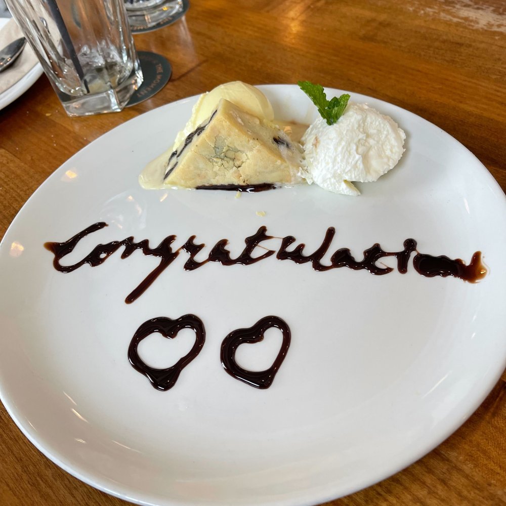 Moxies Dixon Road Restaurant - Canadian (New) Near Me - Etobicoke, Ontario