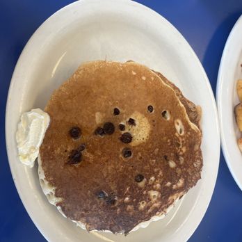 Bob & Edith's Diner - Chocolate Chip Hot Cake - American Near Me - Arlington, Virginia