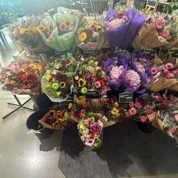Raley's - flowers - Grocery Near Me - Sacramento, California