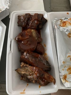Charlie's Bar B Que & Catering by null