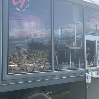 A Mano Pizza + Gelato - Food Trucks Near Me A Mano Pizza + Gelato - Food Trucks Near Me