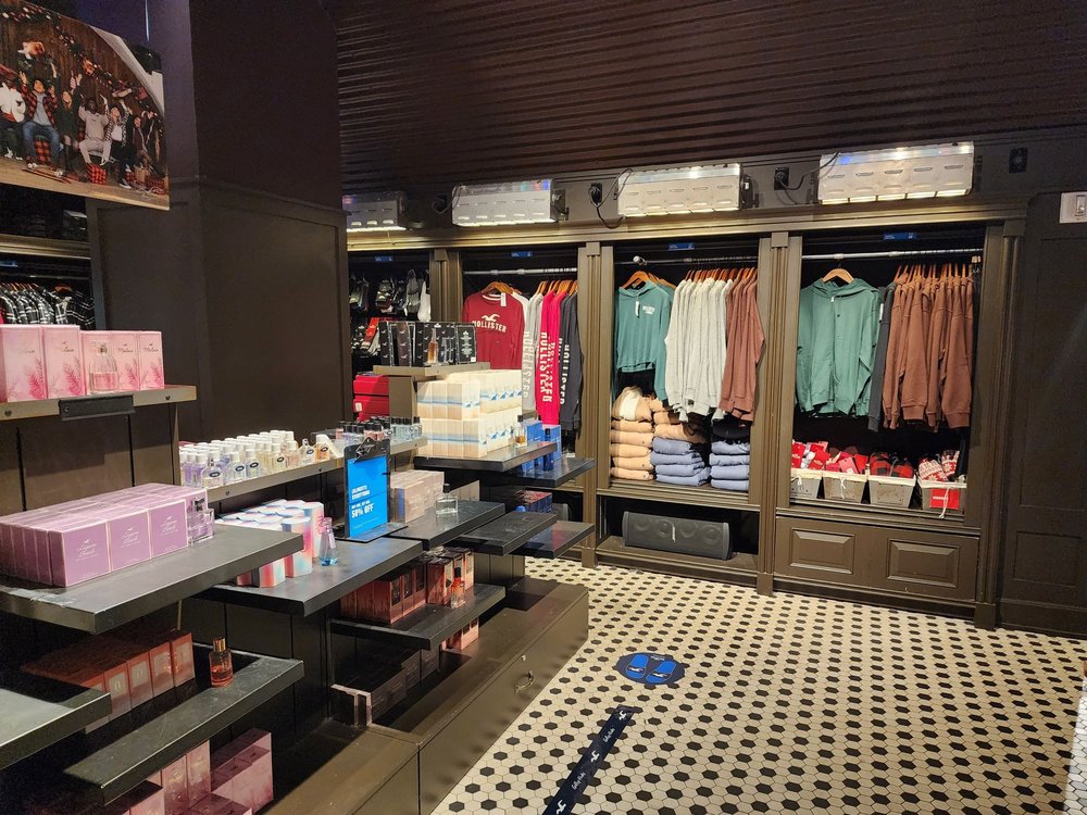 HOLLISTER 26 Photos & 43 Reviews 1450 Ala Moana Blvd, Honolulu