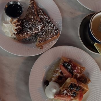 La Vie - tiramisu french toast and baklava waffle - Cocktail Bars Near Me - Washington, DC, District of Columbia