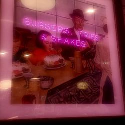 1950s Classic American Diner - Cool decor!