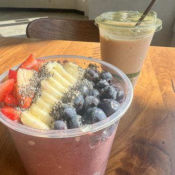 Sano Redmond - Island açaí bowl, sunshine daydream smoothie - Juice Bars & Smoothies Near Me - Redmond, Washington