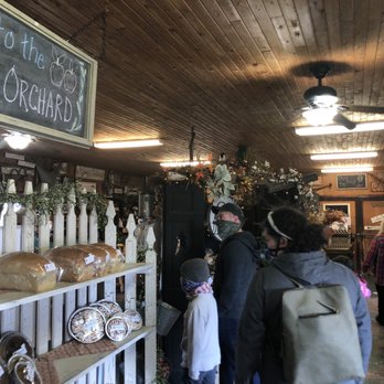 Fruitful Orchard and Cider Mill - Cute inside with some baked goods, decor stuff for sale and fresh apples. - Fruits & Veggies Near Me - Gladwin, Michigan