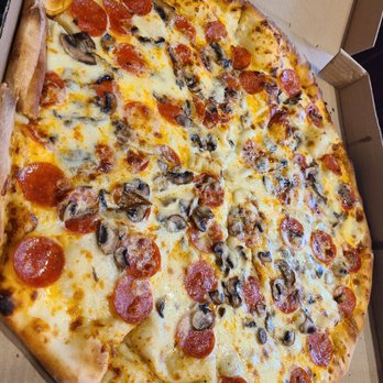 Tony's Pizza - Italian Gourmet Pizza (Substituted Pepperoni for the sausage) - Pizza Near Me - Whittier, California Tony's Pizza - Italian Gourmet Pizza (Substituted Pepperoni for the sausage) - Pizza Near Me - Whittier, California
