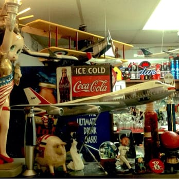 Berry's BBQ - Small space but with cool vintage memorabilia - Barbeque Near Me - Burien, Washington Berry's BBQ - Small space but with cool vintage memorabilia - Barbeque Near Me - Burien, Washington