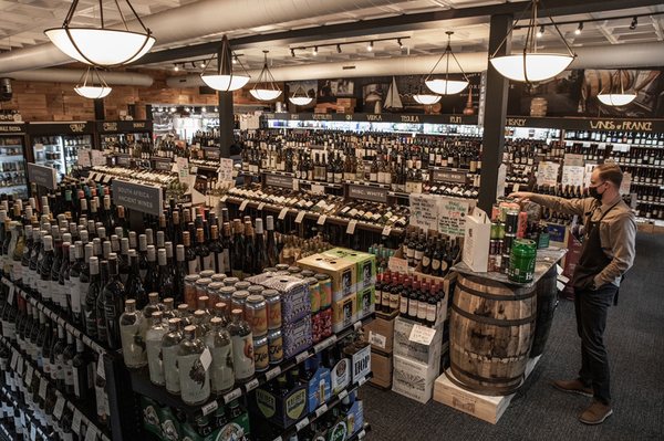 Thomas Liquors by null