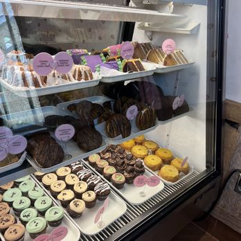 Erin McKenna's Bakery - a display case filled with cupcakes - Bakeries Near Me - Orlando, Florida Erin McKenna's Bakery - a display case filled with cupcakes - Bakeries Near Me - Orlando, Florida