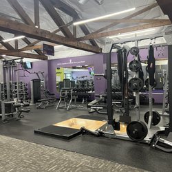 Anytime Fitness - Olympic lifting area