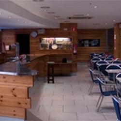 Txuri-Urdin - Cafetería con napolitanas y cruasanes riquísimos.