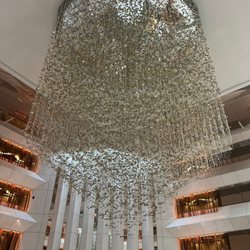 JW Marriott Cannes - Lobby chandelier