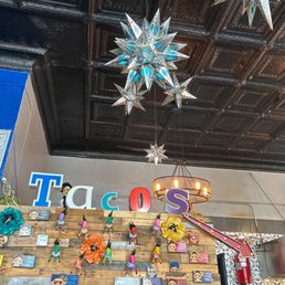 Pretty decor! Pretty decor!