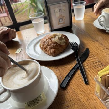Le Parc Cafe - Very good cappuccino and almond croissant - Coffee & Tea Near Me - Miami, Florida