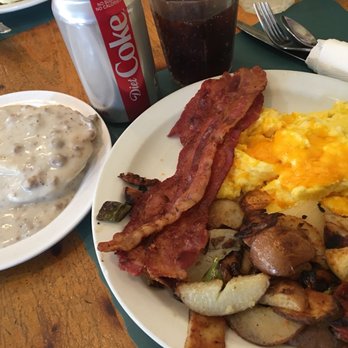 Vivian's Cafe - Biscuits and Gravy Combo - Breakfast & Brunch Near Me - Studio City, California