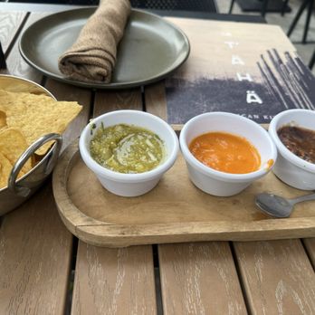 Taha Mexican Kitchen - Gratis chips and salsa - Mexican Near Me - Kansas City, Missouri Taha Mexican Kitchen - Gratis chips and salsa - Mexican Near Me - Kansas City, Missouri