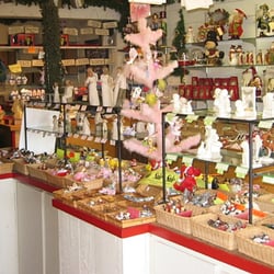 Christmas Cottage - 1000's of ornaments