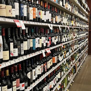 Bow Street Market - Fantastic wine selection - Grocery Near Me - Freeport, Maine Bow Street Market - Fantastic wine selection - Grocery Near Me - Freeport, Maine