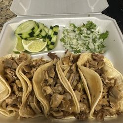 Tacos el divino 1 - Buche Con Chorizo Tacos