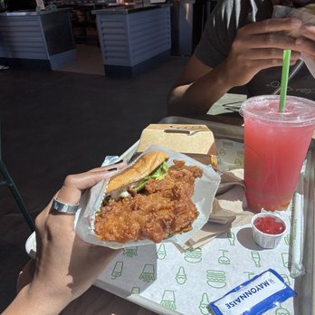 Shake Shack Pasadena - Chicken sandwich - Burgers Near Me - Pasadena, California Shake Shack Pasadena - Chicken sandwich - Burgers Near Me - Pasadena, California