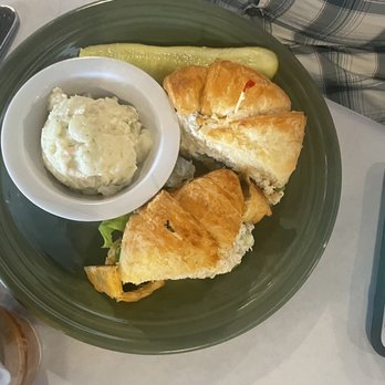 The Village Eatery - The 5th Avenue - American Near Me - Glendora, California