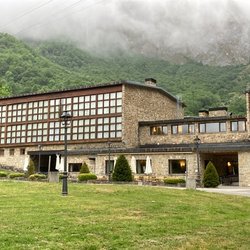 Parador de Fuente Dé - Front View of Parador