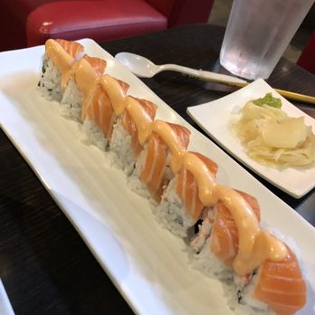 Hoshi Sushi - Salmon and Scallop Roll - Sushi Bars Near Me - Fullerton, California