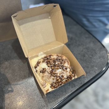 Cinnaholic - Texas Praline Roll* - Bakeries Near Me - Dallas, Texas