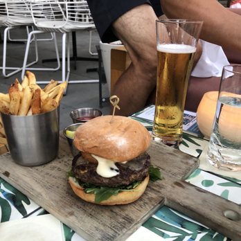 Hideout - Bars Near Me - Honolulu, Hawaii Hideout - Bars Near Me - Honolulu, Hawaii