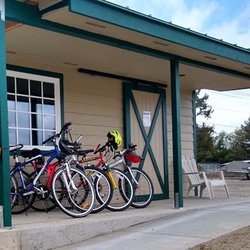 Seaside Municipal Airport - Shed and courtesy bikes