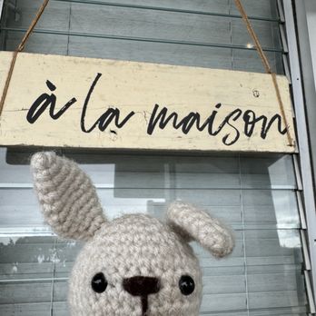 à la maison by MAnYU Flowers - Florists Near Me - Honolulu, Hawaii