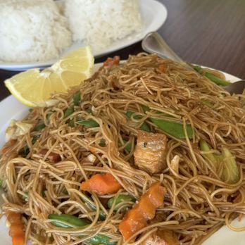 Miles Bistro - Pancit bihon - Filipino Near Me - Milpitas, California Miles Bistro - Pancit bihon - Filipino Near Me - Milpitas, California