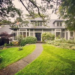 Best Gutters - Black gutters on a beautiful Oak Bay home.