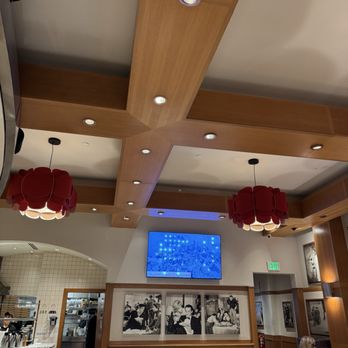 Quattro Caffe - Decor - Italian Near Me - Costa Mesa, California Quattro Caffe - Decor - Italian Near Me - Costa Mesa, California