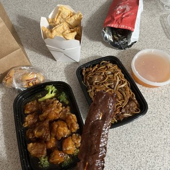 Long's Kitchen - a table with a variety of food items - Chinese Near Me - Tewksbury, Massachusetts Long's Kitchen - a table with a variety of food items - Chinese Near Me - Tewksbury, Massachusetts